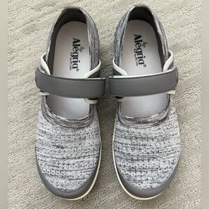 NWOT-Alegria Qutie Mary Jane Sneakers, soft grey, 9.5